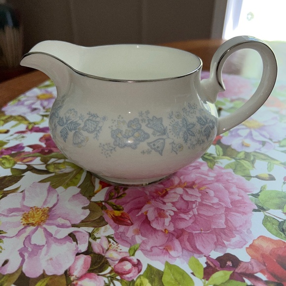 Royal Doulton Meadow Mist Creamer - Picture 1 of 12